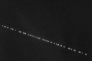 7797727978_les-soixante-premiers-satellites-de-la-constellation-starlink-sont-visibles-depuis-la-terre