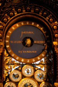 cadran supérieur horloge beauvais